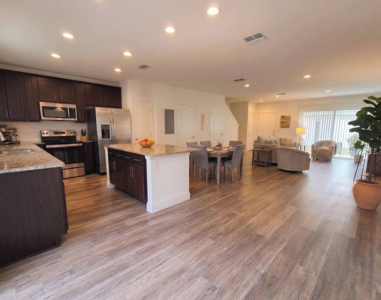 Updated Family Retreat in Gated Resort Community - Pool, Gym, Near Parks & MCO 1