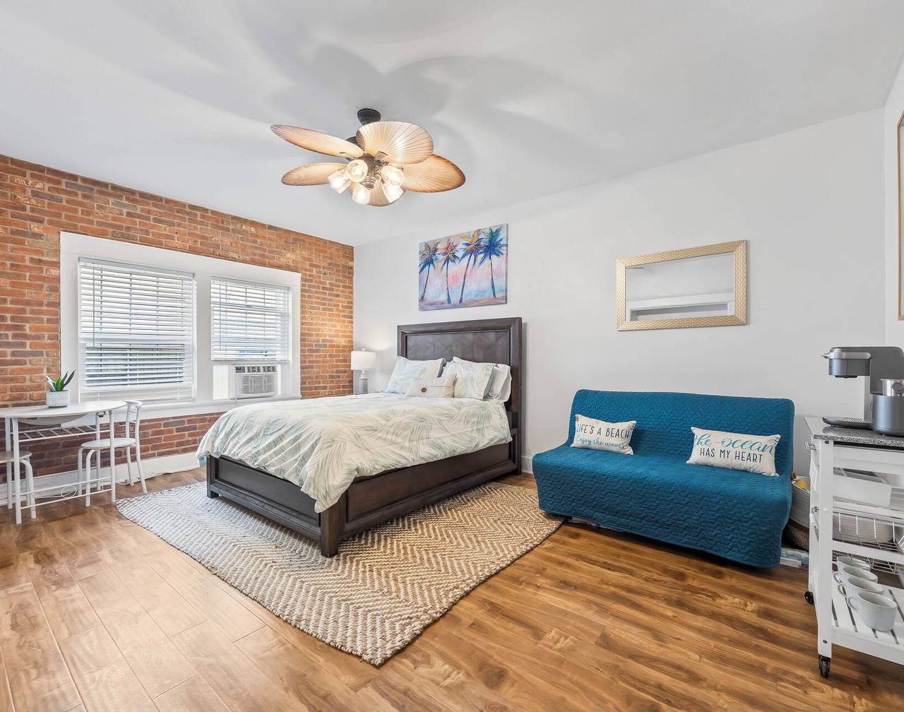 Updated Studio in Downtown Long Beach - Walk to Everything 1