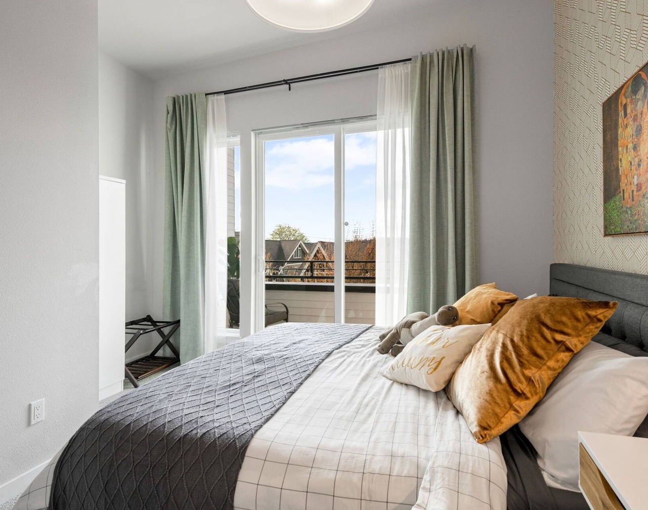 Upscale 2BR Mt. Rainier Rooftop Stadium Nearby 1