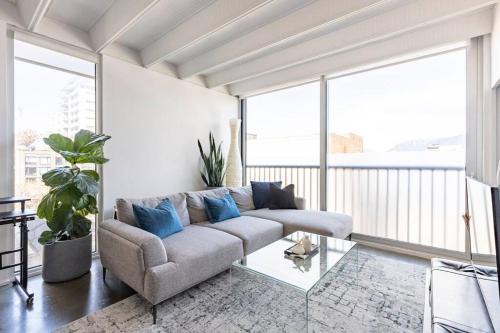 Urban 1BR with AC, Rogers Arena, Parking, Chinatown 1