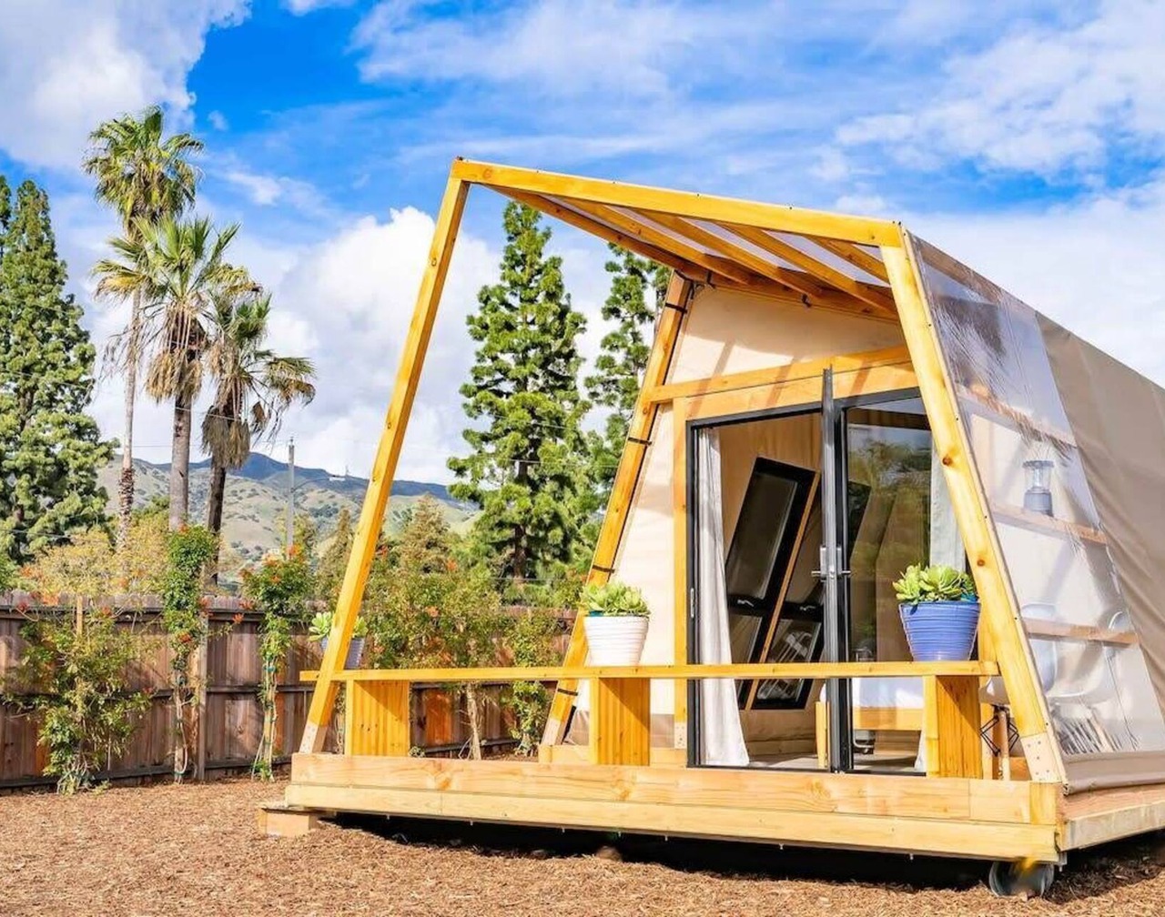Urban Glamping Oasis: Comfort & Adventure Combined 1