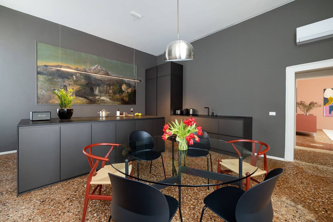 Venetian Architecture Meets Contemporary Design 1
