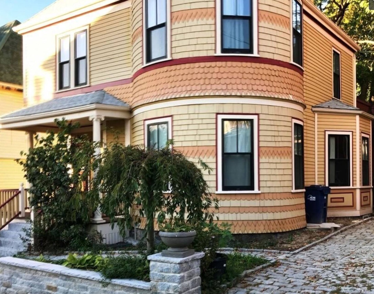 Victorian house, clean comfortable and well located 1