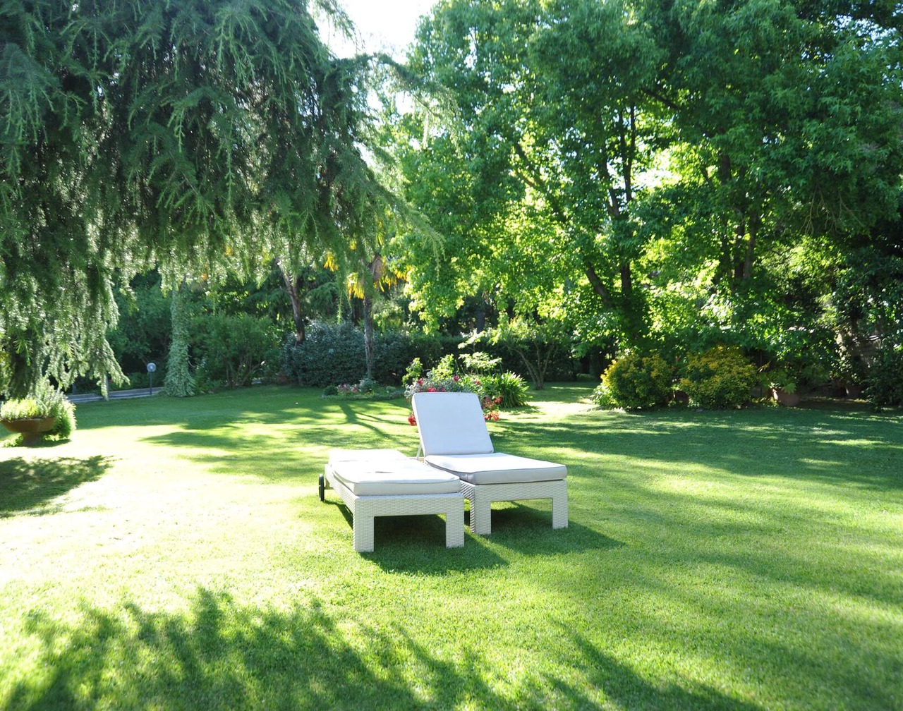 Villa surrounded by greenery 1
