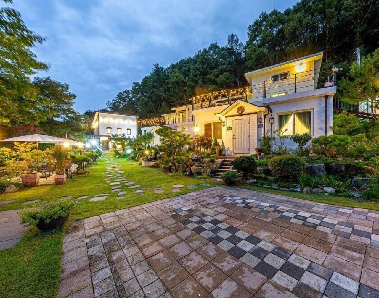 Vivaldi white house in vally 1