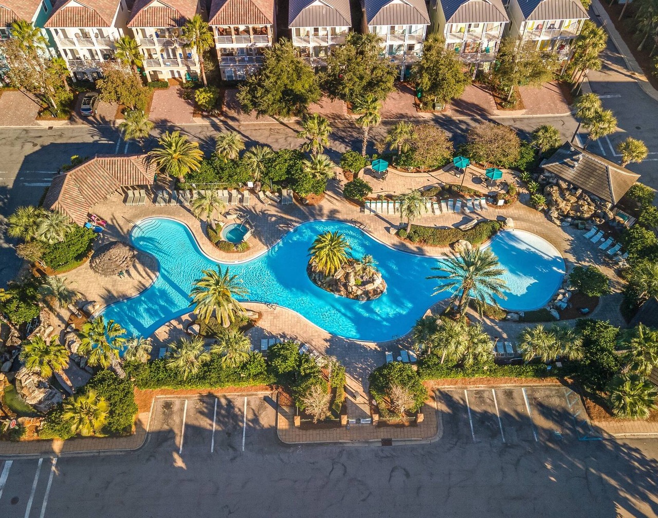 Walk 2 Beach, Pool, Golf Cart,4BR|Summer Getaway 1