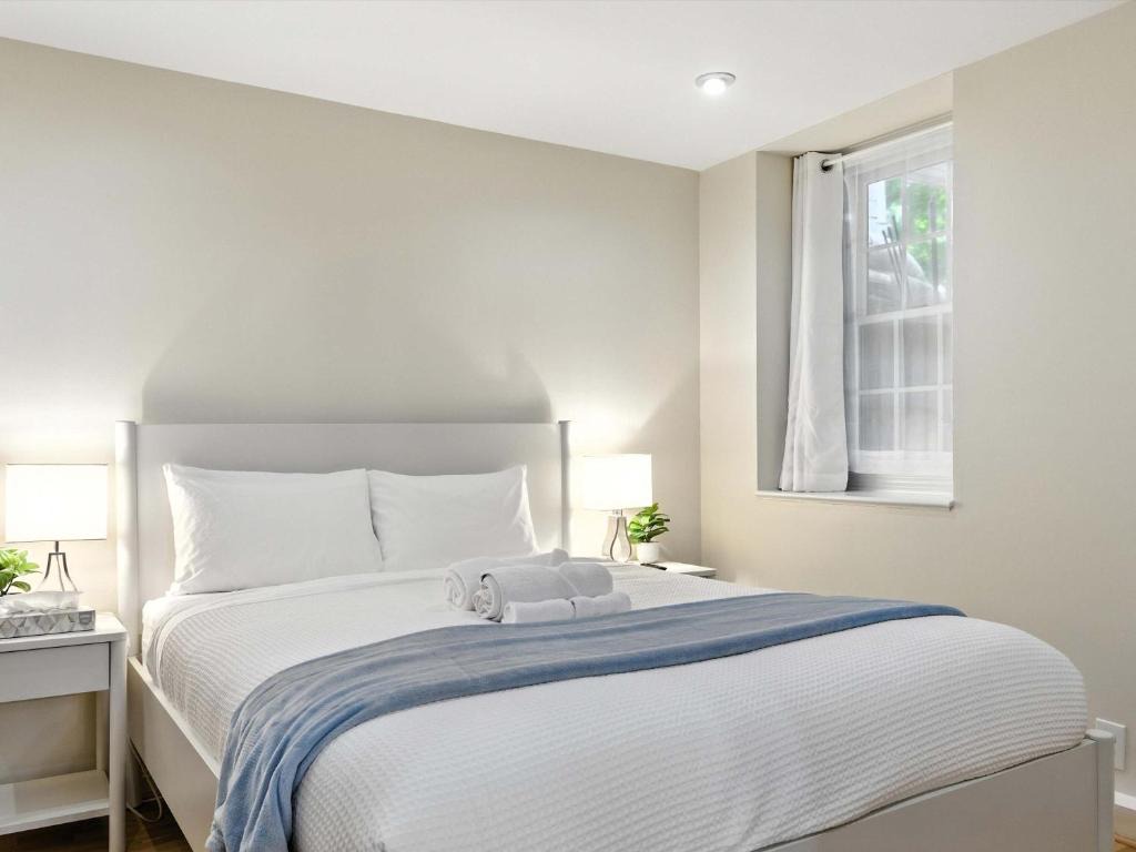 Walk to METRO Quiet 1BR Near Rock Creek Park 1