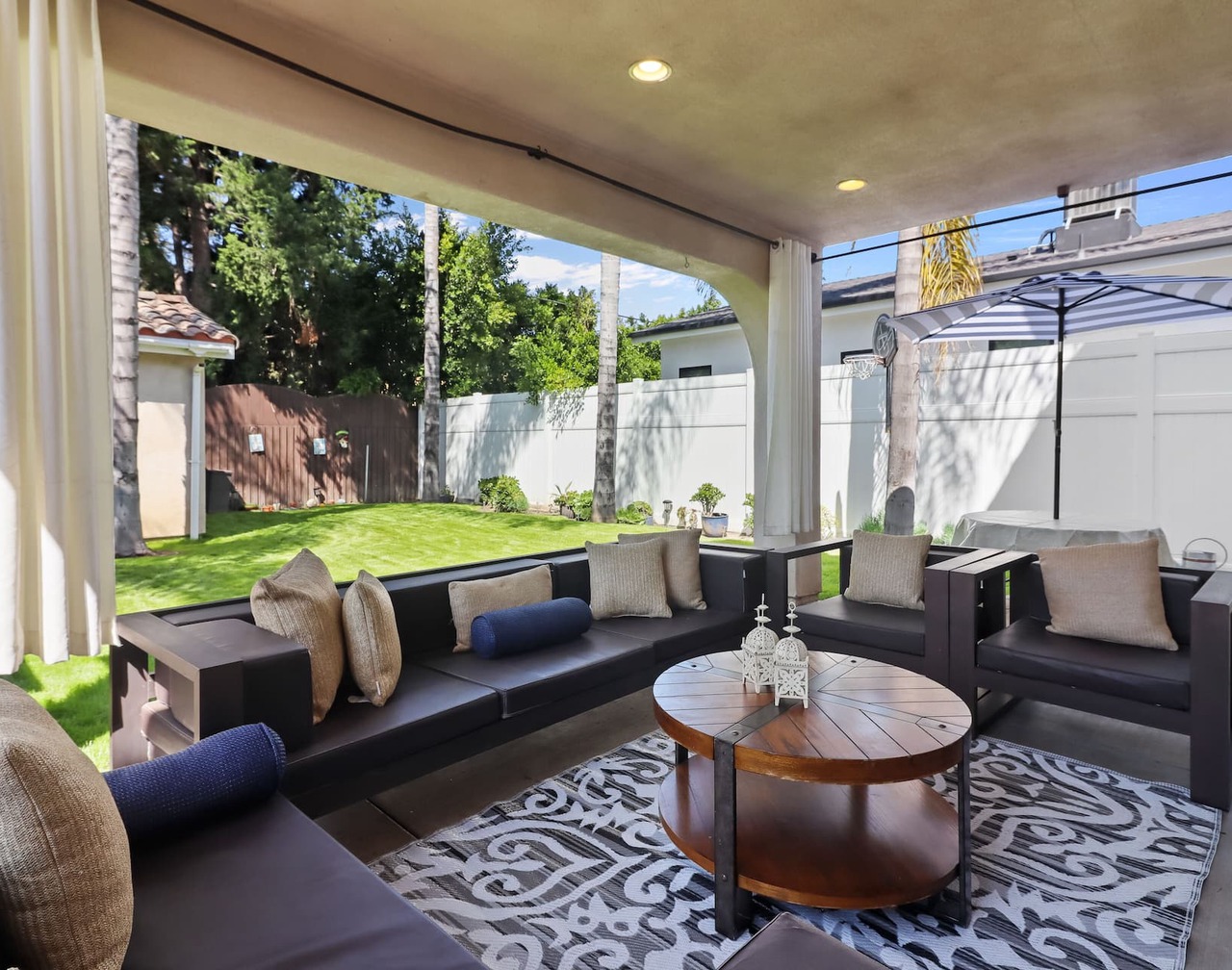Warm, Inviting, Spacious Mediterranean Style Home Near Universal Studios 1
