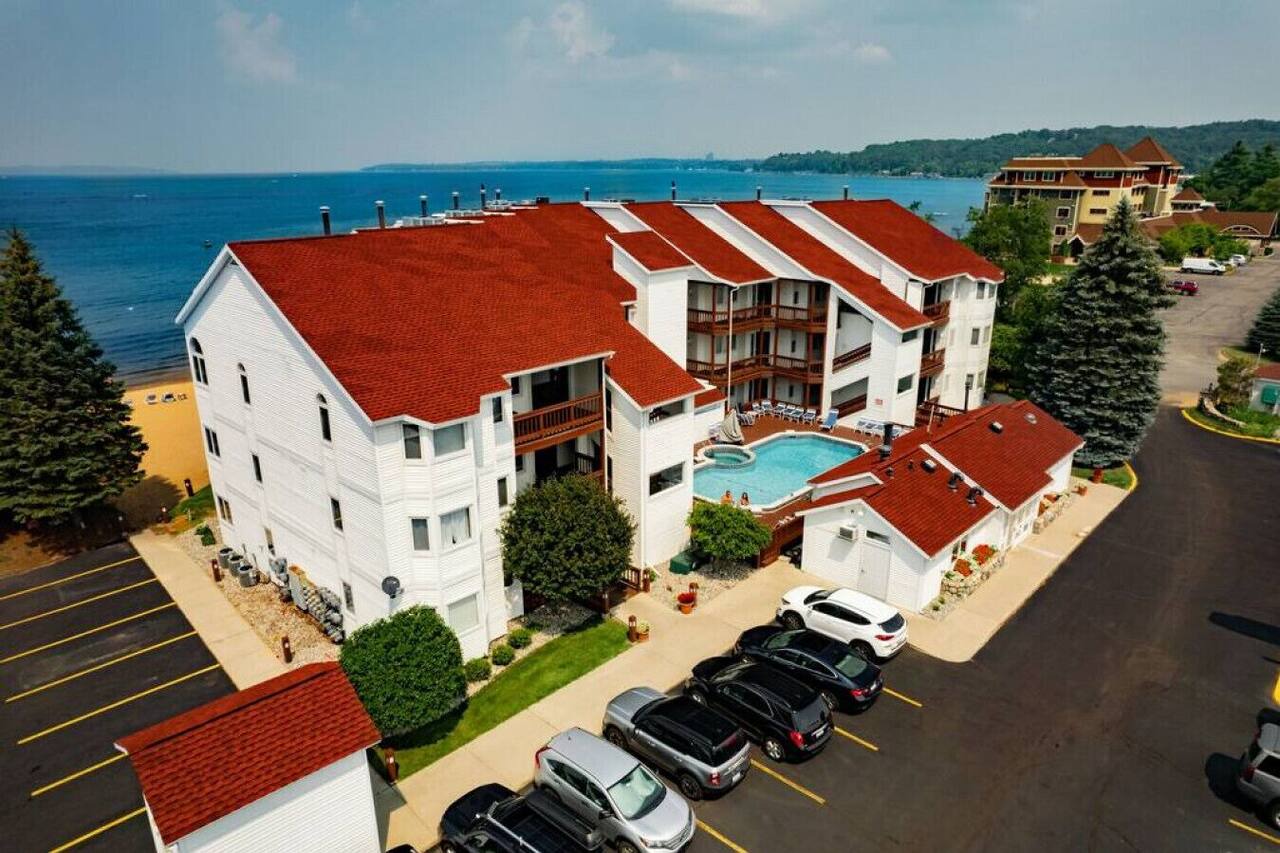 Waterfront Haven 215|Balcony|Direct Beach Access|Near Downtown 1