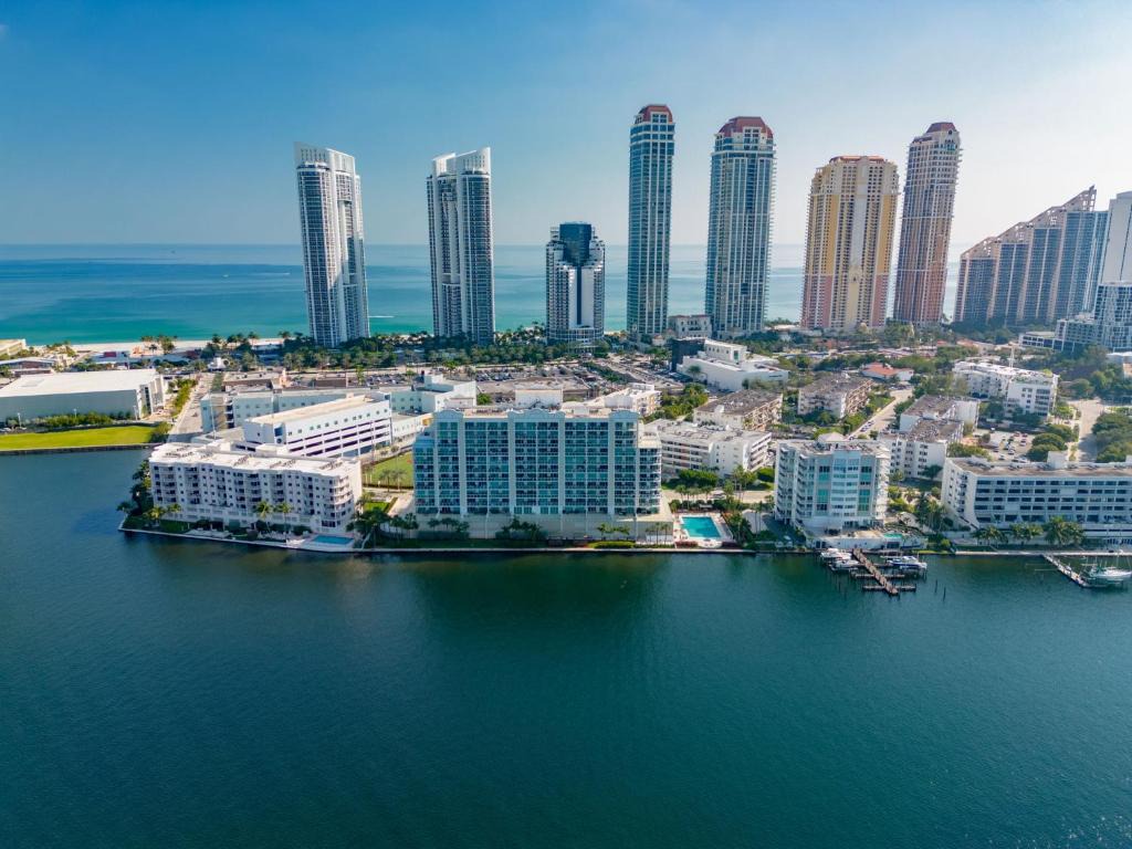 Waterfront Luxury 2-Bedroom Condo Sunny Isles Beach 1