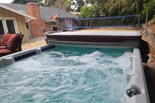 Westside Retreat w Yard, Grill, Hot Tub, Near Sofi Stadium, LAX, and the Beach 1