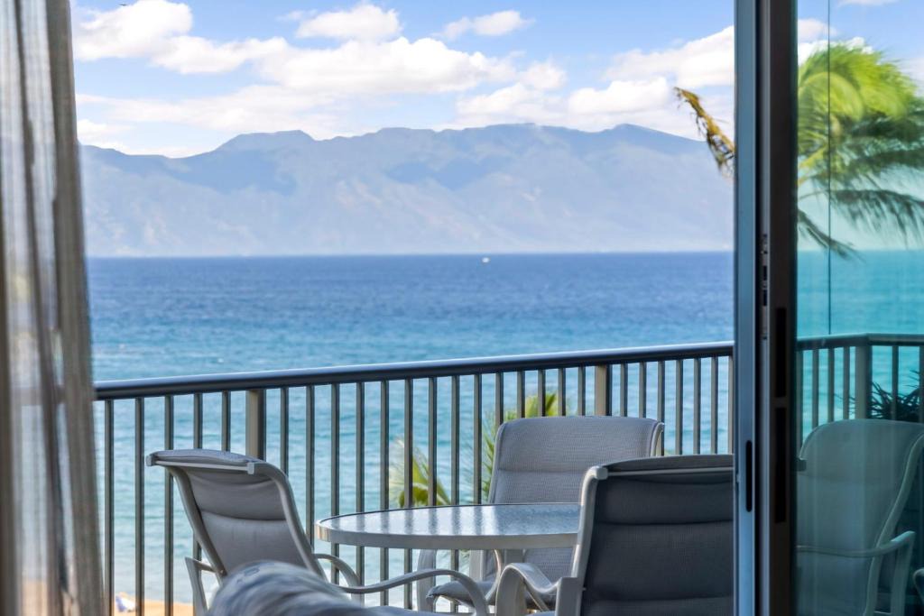 Whaler Resort 508- Fully remodeled Whaler condo, stunning Kaanapali Beach Black Rock view 1