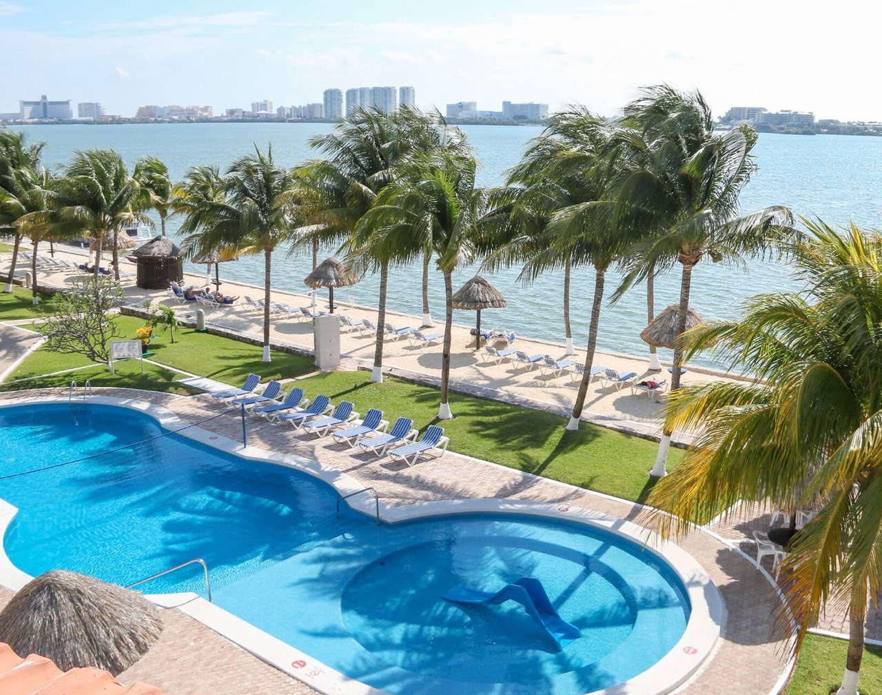 WIVC Coral Mar Resort- Amazing Hotel Zone & Lagoon Views, Enjoy the Tropical Breeze 1