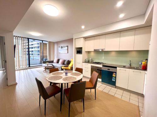 Wolli Creek Entire 2-Bedroom apartment with 2 bathrooms 1