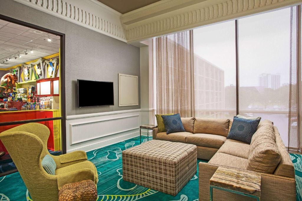 Wyndham Garden Lake Buena Vista – Disney Springs® Area 1
