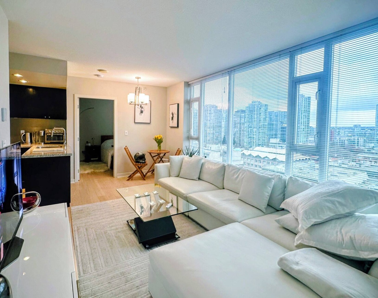 Yaletown 2BR/2BA luxury apartment in downtown Vancouver - next to MAJOR INTERNATIONAL SPORTING EVENT games 1