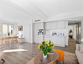 04. Bright apartment with balcony and sea view, close to the beach 2