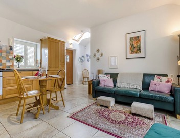 1 bedroom accommodation in Tealing, near Dundee 3