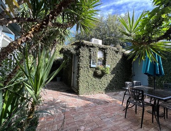 1 Bedroom Apartment with Courtyard Upper garden Magazine Art District 2