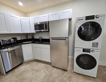 1-Bedroom Apt-9W1 20-Minuite To Downtown Boston 2