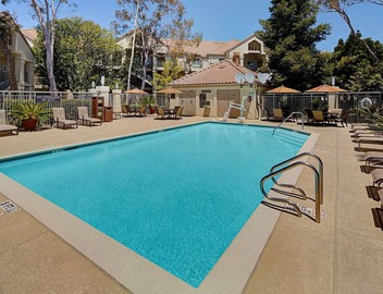 1 Bedroom King Suite at Hyatt House Belmont/Redwood Shores, Outdoor Pool 4