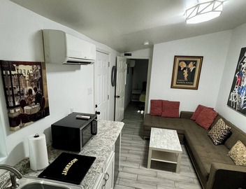 1 BR Apartment with Courtyard walking distance to Magazine street Art District 5