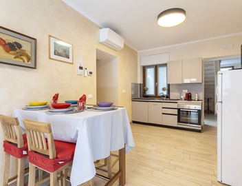 1-Double bed, two singles, Private bathroom 4