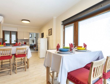 1-Double bed, two singles, Private bathroom 5