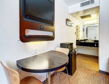 1 Full Bed | Mobility Access RI Shwr| NS 2