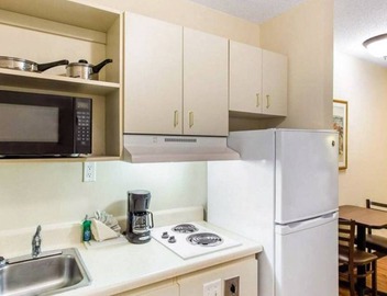 1 Queen Bed|Non-Smoking, Kitchen 3