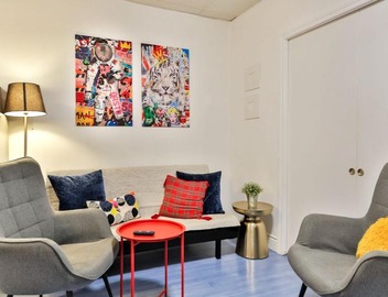 100 METERS to METRO BEAUDRY - FULL APARTMENTS - 1 minute walk to the FAMOUS ST CATHERINE STREET - FAST WIFI - WASHER & DRYER ON SITE - Montcalm units 5