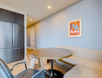 13th floor corner condo, lake-view balcony, rooftop pool & gym, dog-friendly 5