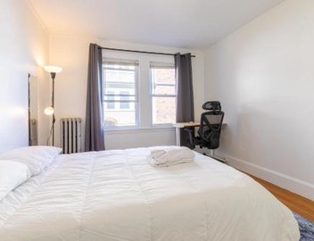 152 Quite & Bright & Spacious Apt in Brighton 2