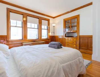 152 Quite & Bright & Spacious Apt in Brighton 4