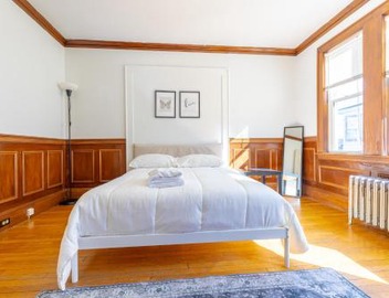 152 Quite & Bright & Spacious Apt in Brighton 5