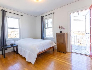 154 Quite & Bright & Spacious Apt in Brighton 2