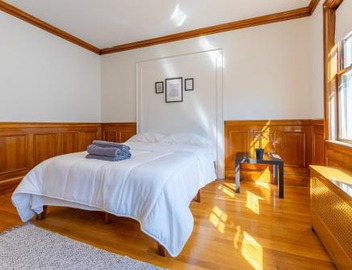 154 Quite & Bright & Spacious Apt in Brighton 3