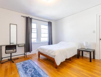 154 Quite & Bright & Spacious Apt in Brighton 4