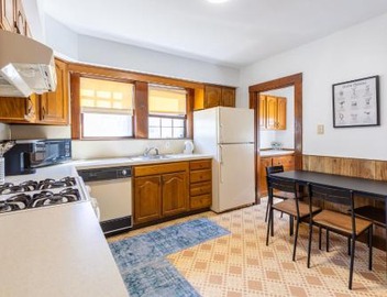 154 Quite & Bright & Spacious Apt in Brighton 5