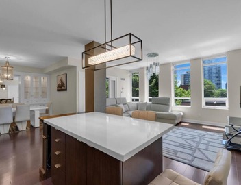 1560 sqft Elegant Condo at Downtown Hi-End Shopping & Dining Area - CN Tower View, Bidet, LockBox 5