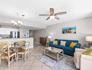17th Floor Beachfront at Pelican, Stunning View, 3 Pools, Beach Chairs, Wifi 5