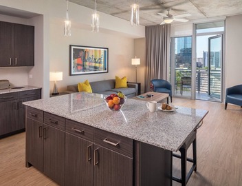 1BD/Austin - Rooftop Pool & Firepit, BBQ! 2
