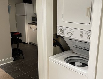 1BR apartment w/office, 7 walk to metro! Pet friendly. Pretty in Petworth! 2