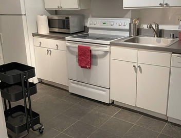 1BR apartment w/office, 7 walk to metro! Pet friendly. Pretty in Petworth! 3