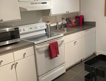 1BR apartment w/office, 7 walk to metro! Pet friendly. Pretty in Petworth! 5