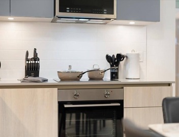1BR Lower Boutique Suite Sleeps 4 WiFi+Parking 5