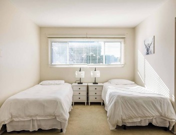 2 BD/Quiet Community/Close to Food + Shopping 3