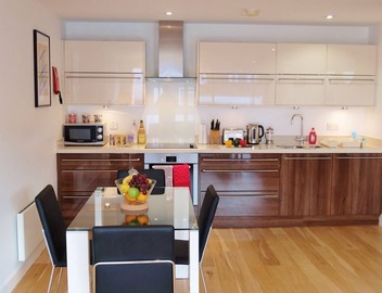 2 Bed, 2 Bath next to the station 2