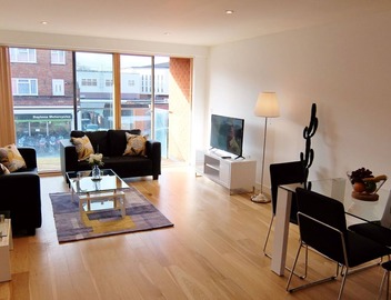 2 Bed, 2 Bath next to the station 5