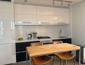 2 bed, 2 bath, XL patio, short walk from stadium 3